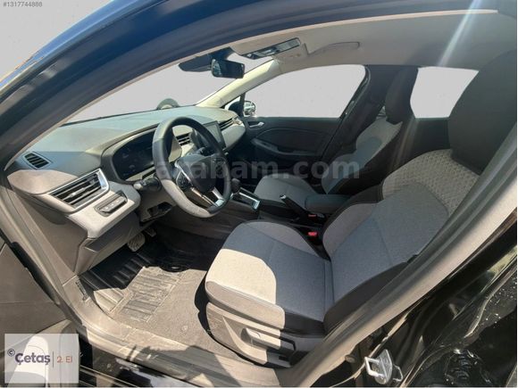 ÇETAŞ RENAULT MAHMUTBEY'DEN 2025 CLİO SİYAH ÇELİK JANT 15.000KM