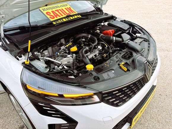 BOYASIZ 2024 32,928 KMDE CLİO 1,0 TCE EVOLUTİON X-TRONİC GSR2
