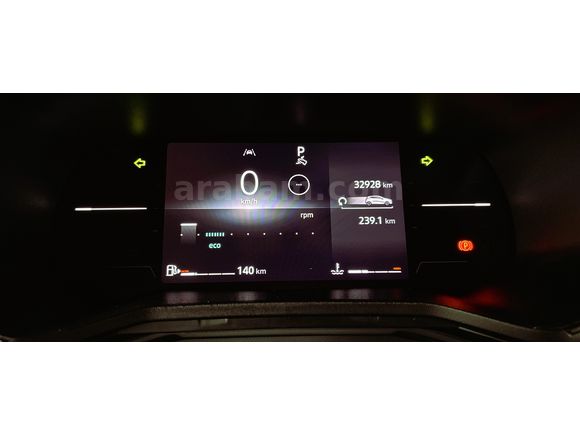 BOYASIZ 2024 32,928 KMDE CLİO 1,0 TCE EVOLUTİON X-TRONİC GSR2