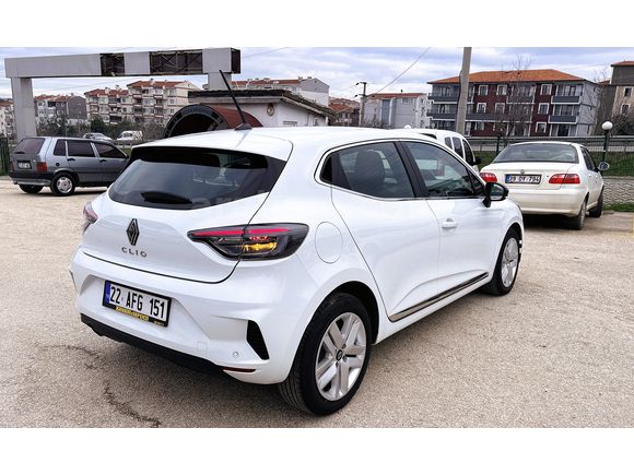 BOYASIZ 2024 32,928 KMDE CLİO 1,0 TCE EVOLUTİON X-TRONİC GSR2