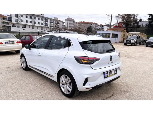 BOYASIZ 2024 32,928 KMDE CLİO 1,0 TCE EVOLUTİON X-TRONİC GSR2