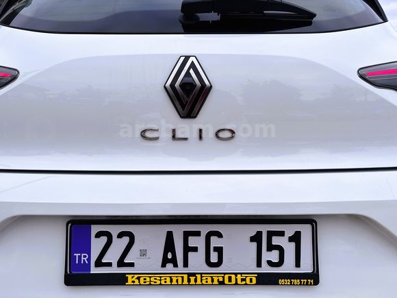 BOYASIZ 2024 32,928 KMDE CLİO 1,0 TCE EVOLUTİON X-TRONİC GSR2