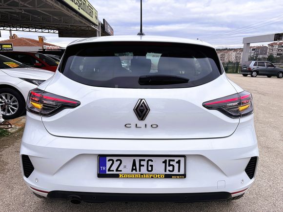 BOYASIZ 2024 32,928 KMDE CLİO 1,0 TCE EVOLUTİON X-TRONİC GSR2
