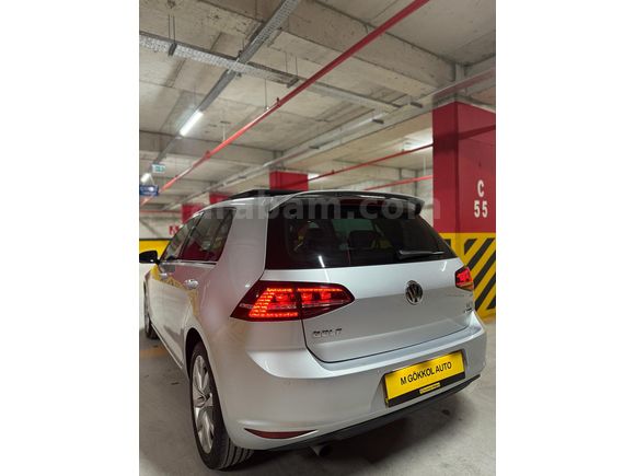 Volkswagen Golf 1.6 TDi BlueMotion Highline 2015 Model