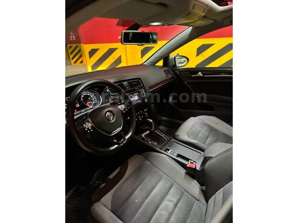 Volkswagen Golf 1.6 TDi BlueMotion Highline 2015 Model