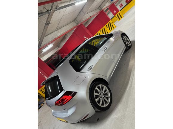 Volkswagen Golf 1.6 TDi BlueMotion Highline 2015 Model
