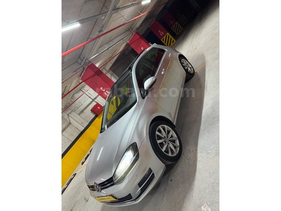 Volkswagen Golf 1.6 TDi BlueMotion Highline 2015 Model