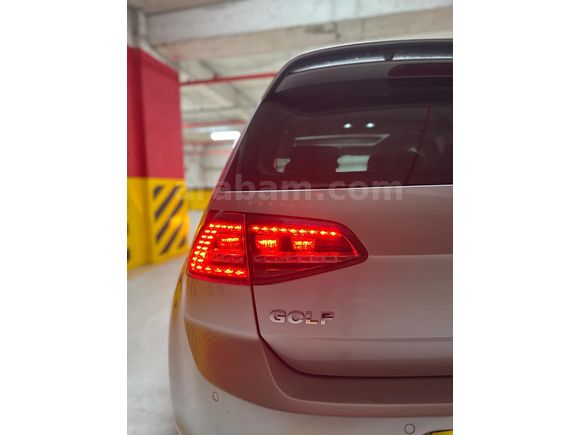 Volkswagen Golf 1.6 TDi BlueMotion Highline 2015 Model