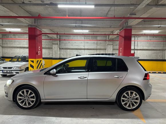 Volkswagen Golf 1.6 TDi BlueMotion Highline 2015 Model