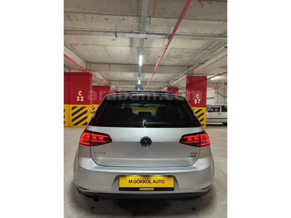 Volkswagen Golf 1.6 TDi BlueMotion Highline 2015 Model