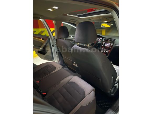 Volkswagen Golf 1.6 TDi BlueMotion Highline 2015 Model