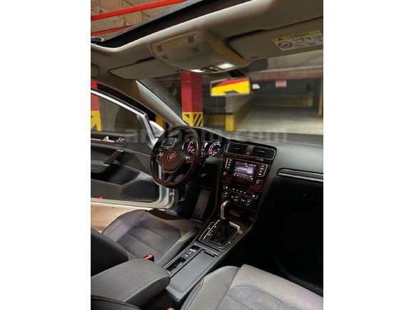 Volkswagen Golf 1.6 TDi BlueMotion Highline 2015 Model