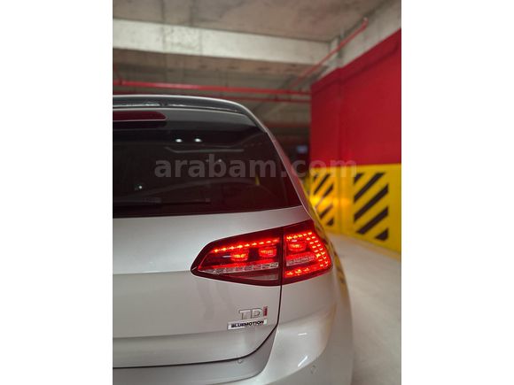 Volkswagen Golf 1.6 TDi BlueMotion Highline 2015 Model