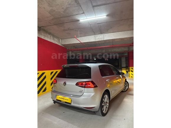 Volkswagen Golf 1.6 TDi BlueMotion Highline 2015 Model