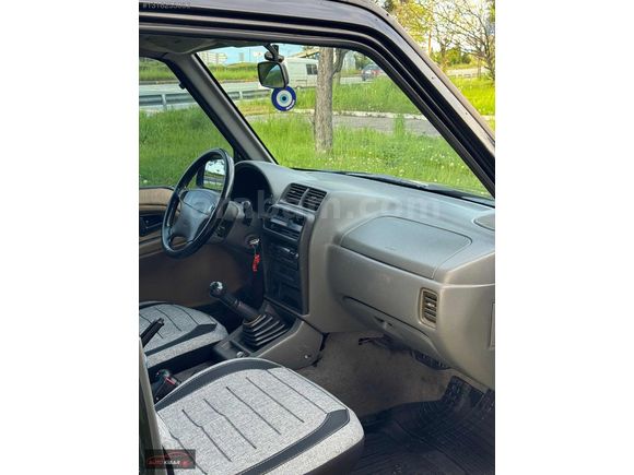 AUTO KİBAR-2000 MODEL SUZİKİ VİTARA 1.6JLX 4*4 MANUEL