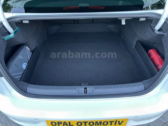 2019 BOYASIZ PASSAT ELEGANCE 54.000 KM'DE CAM TAVAN SERVİS BAKIM