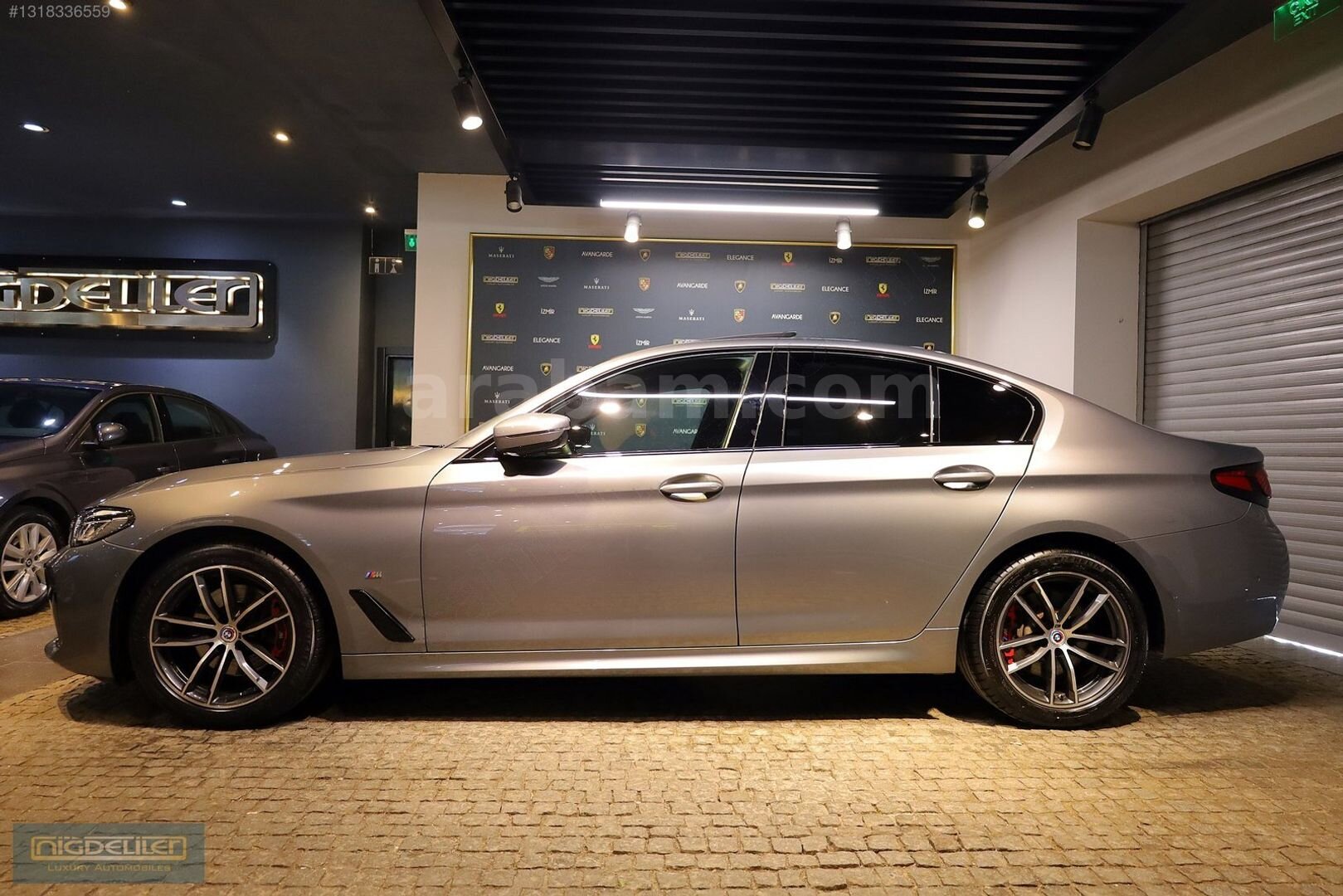 Galeriden BMW 5 Serisi 520i 50th Year M Edition 2023 Model İzmir 84.750 km Gri 3