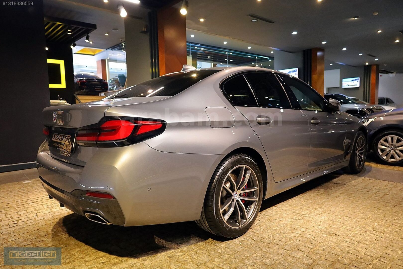 Galeriden BMW 5 Serisi 520i 50th Year M Edition 2023 Model İzmir 84.750 km Gri 6