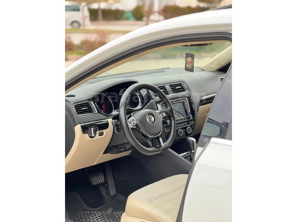2016 MODEL SANRUFLU OTOMATİK VİTES BEJ DÖŞEME BOYASIZ JETTA