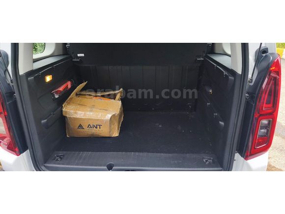 Sahibinden Opel Combo 1.5 CDTI Essential 2025 Model  9.260 km Beyaz