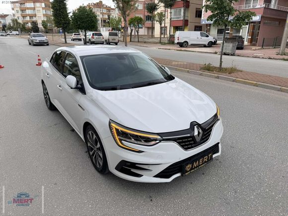 İLK EL HATASIZ 2021 MAKYAJLI 1.5 DCI EDC ICON DÜŞÜK KM