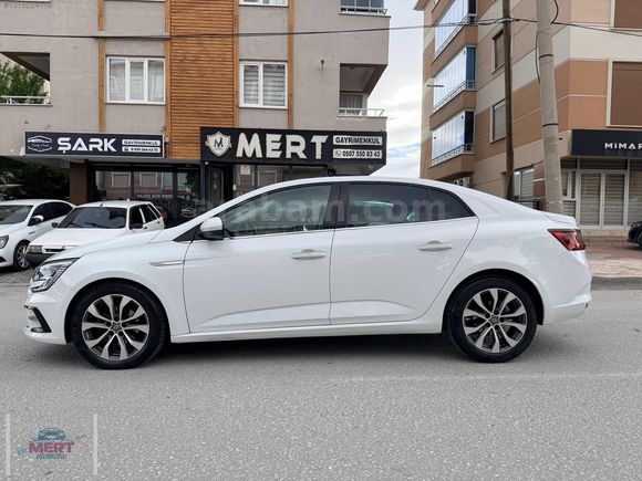 İLK EL HATASIZ 2021 MAKYAJLI 1.5 DCI EDC ICON DÜŞÜK KM