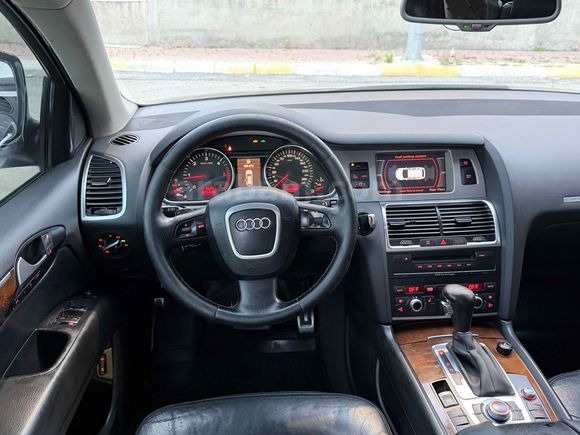 AĞAÇDELEN-2008 CAM TAVANLI BANKIMLI AUDİ Q7 S-LİNE QUATTRO