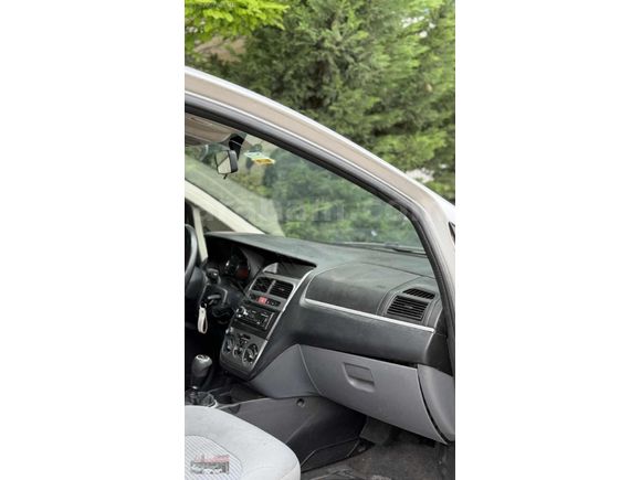 2010 OTOMATİK VİTES 218 000 km LİNEA