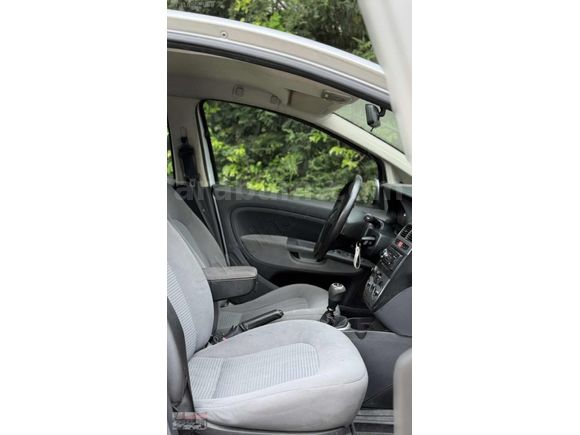 2010 OTOMATİK VİTES 218 000 km LİNEA
