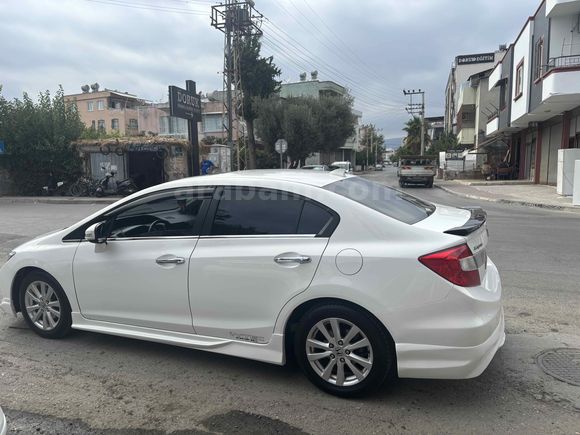 Sahibinden Honda Civic 1.6 Elegance 2013 Model  195.000 km Beyaz