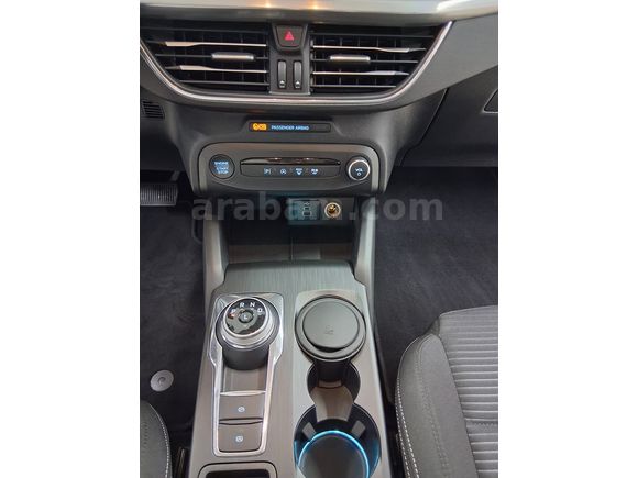 YÜCELER OTO'DAN 2025 MODEL FORD FOCUS 1.5 TİTANİUM STİL HATASIZ