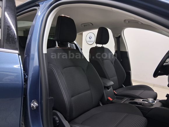 YÜCELER OTO'DAN 2025 MODEL FORD FOCUS 1.5 TİTANİUM STİL HATASIZ