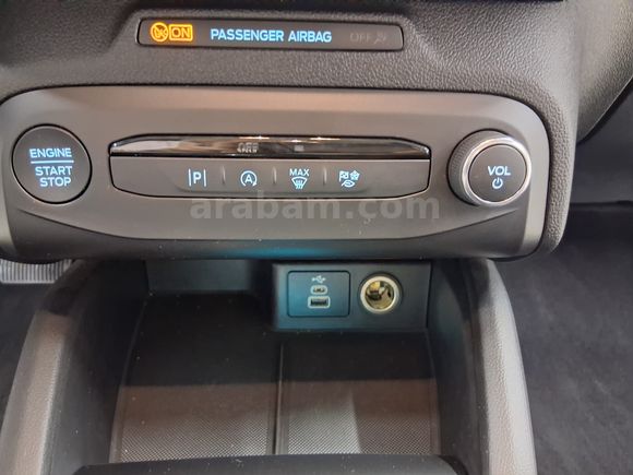 YÜCELER OTO'DAN 2025 MODEL FORD FOCUS 1.5 TİTANİUM STİL HATASIZ