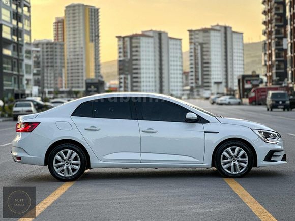 SUİT GARAGE 2021 MODEL 132 BİN KM'DE 1.3 TCE HATASIZ BOYASIZ
