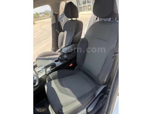 GÜVEN'DEN MEGANE 4 1.3 TCE OTOMATİK