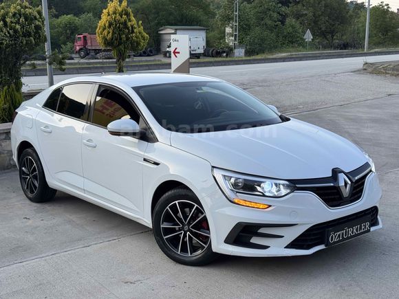 ÖZTÜRKLER-2022 1.3 TCe Megane HATASIZ KUSURSUZ