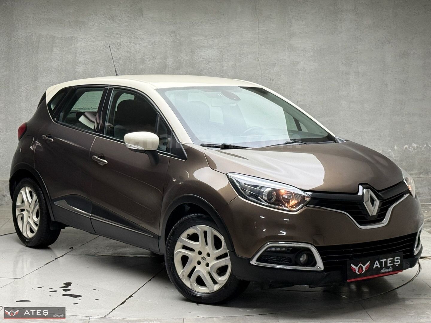 Galeriden Renault Captur 1.2 TCe Icon 2014 Model İstanbul 98.000 km Kahverengi 3