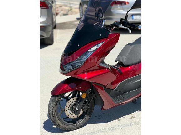 GEROĞLU OTOMOTİV DEN 2022 MODEL HONDA PCX 4000 KM HATASIZ
