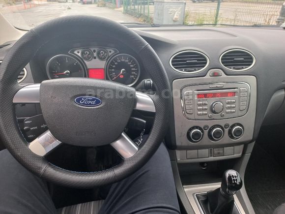 Ford Focus Trend 2010 Model