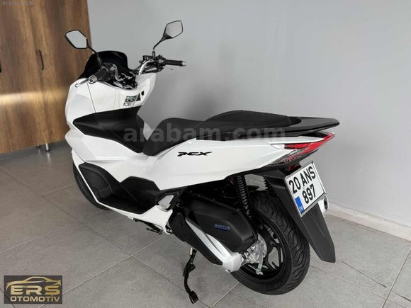 Galeriden Honda PCX125 2024 Model Denizli 6.001 km Beyaz Galeriden Honda PCX125 2024 Model Denizli 6.001 km Beyaz