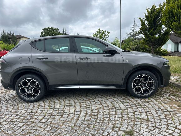 Sahibinden Tonale 1.6 D TI 2022 Model 76000 sadece bagaj kapağı alt kısmı lokal tramersiz