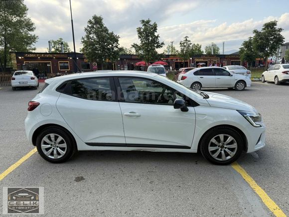 2022 RENAULT CLIO 1.0 SCE HATASIZ BOYASIZ 50.000 KM DE