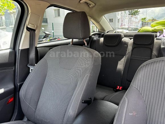 Sahibinden Ford Focus 1.6 TDCi Titanium 2012 Model  202000 km Beyaz