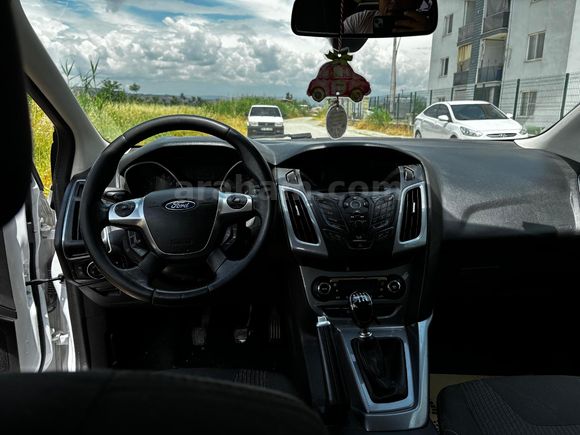 Sahibinden Ford Focus 1.6 TDCi Titanium 2012 Model  202000 km Beyaz