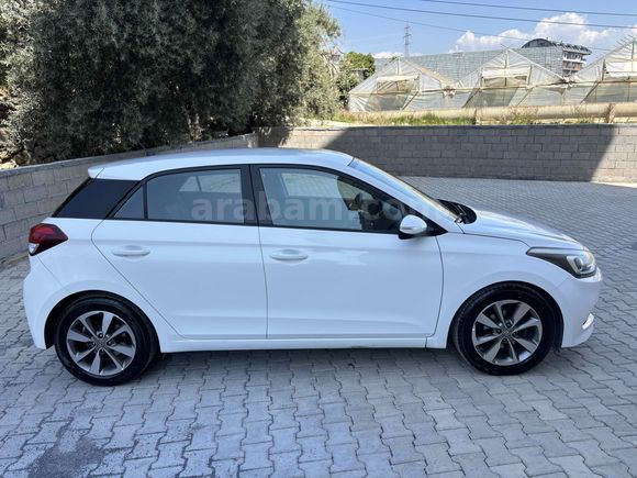 (HATASIZ BOYASIZ TRAMERSİZ )Hyundai i20 1.2 MPI Style 2015 Model 71.000 km Beyaz