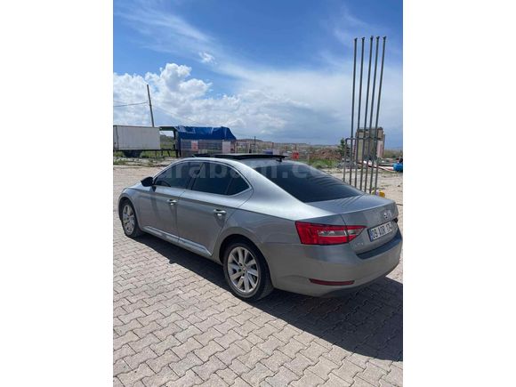 HATASIZ CAM TAVANLI SKODA SUPERB