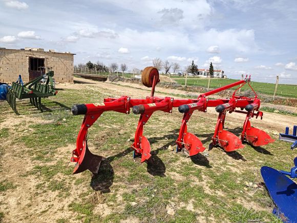 Sahibinden Tarım & İş Makineleri Pulluk 4+1 artı Biri dahil ünlü 140 şase pukuk
