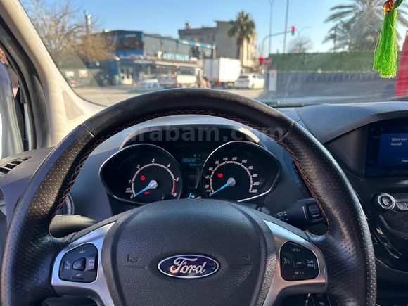 Sahibinden Ford Tourneo Courier 1.5 TDCi Titanium Plus 2022 Model  87.000 km Beyaz