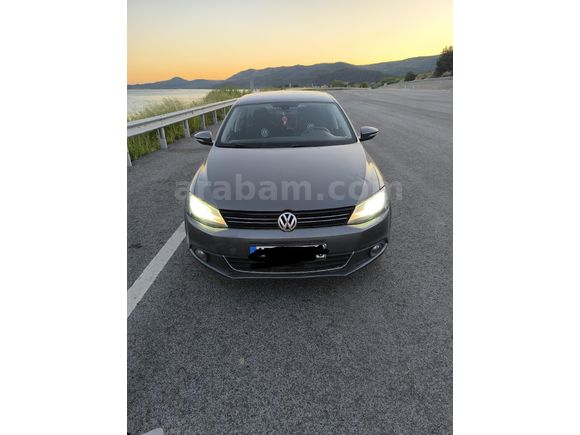 Sahibinden Volkswagen Jetta 1.6 TDi Highline 2013 Model  155.000 km Gri (titanyum)