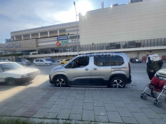 Sahibinden Peugeot Rifter 1.5 BlueHDI GT 2023 Model İzmir 61.000 km Gri